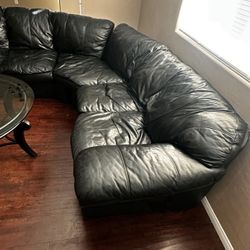 Black Leather Couch Free Delivery !! 