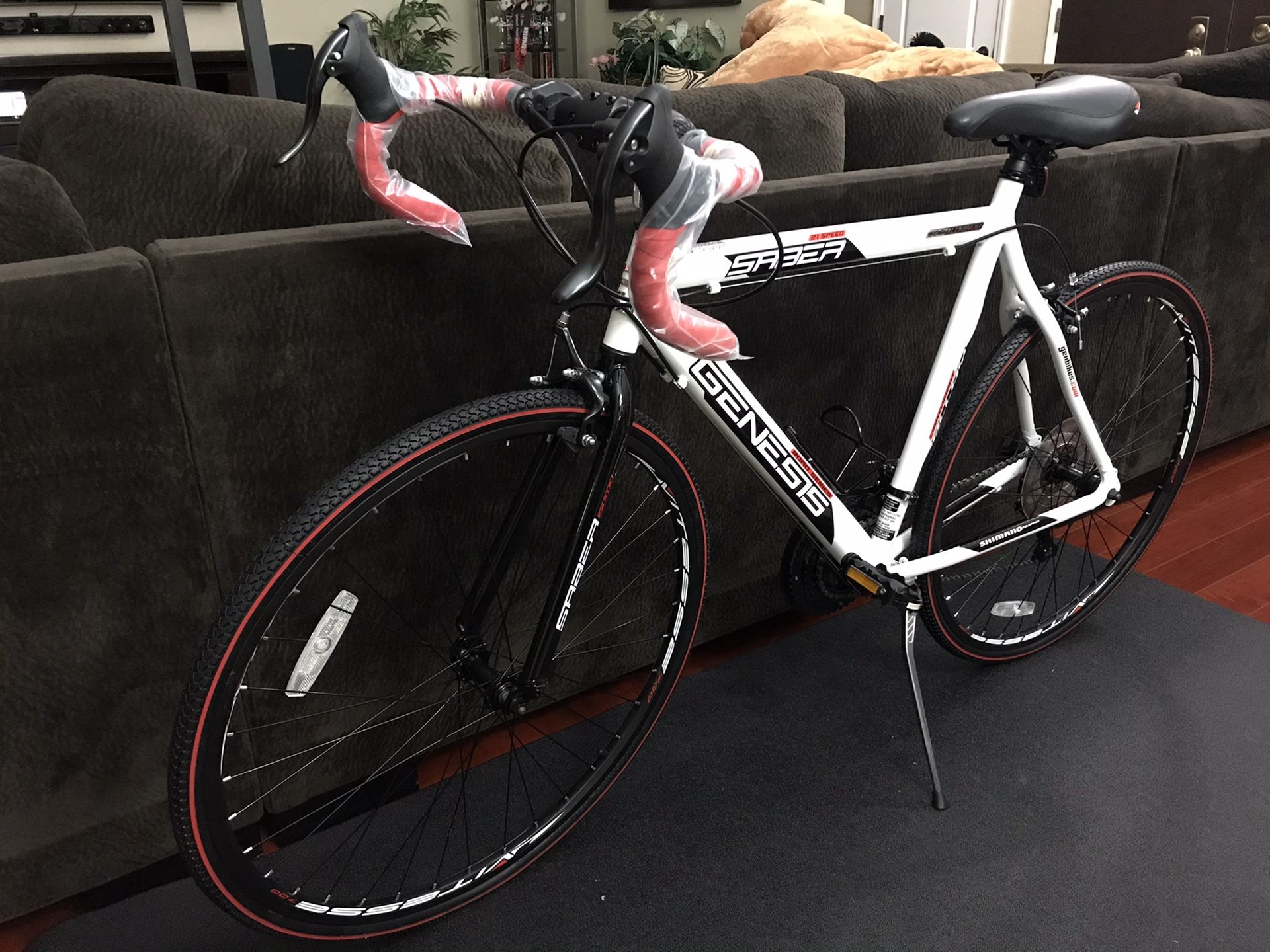 New In The Box! “Men’s 700c Road Bike“ / 21 Speed / Adult Large / Cycle / Exercise / Fitness / Workout