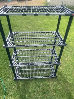 Rubbermaid shelf