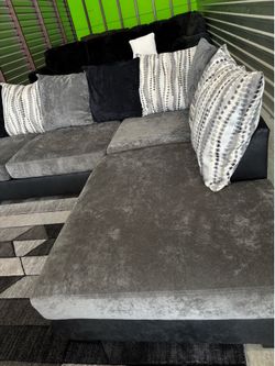 Oversized sectional couch sofa (DELIVERY AVAILABLE)