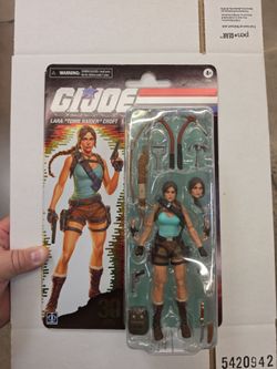 GI Joe classified Lara croft action figure