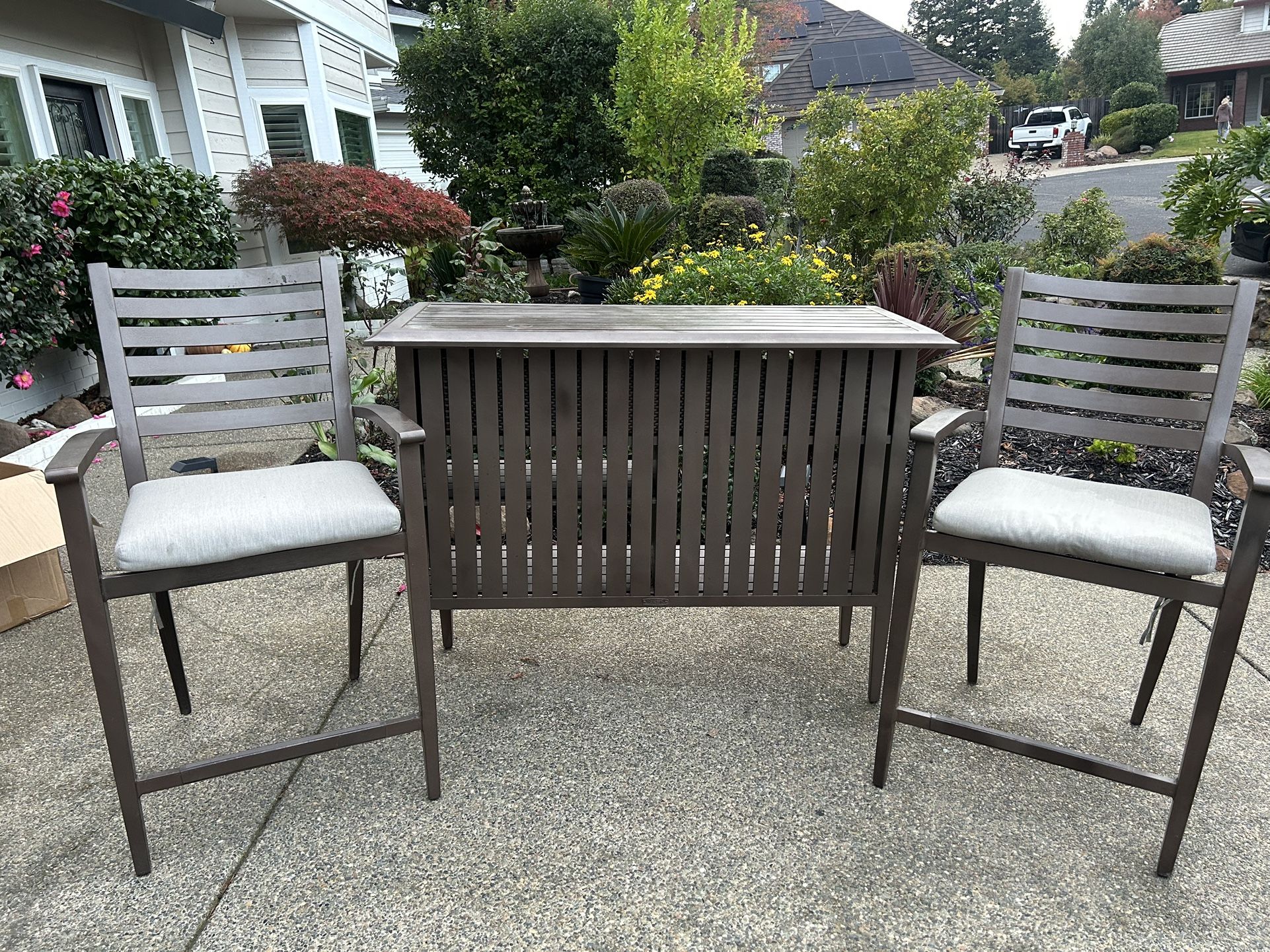 Outdoor Bar With Stools