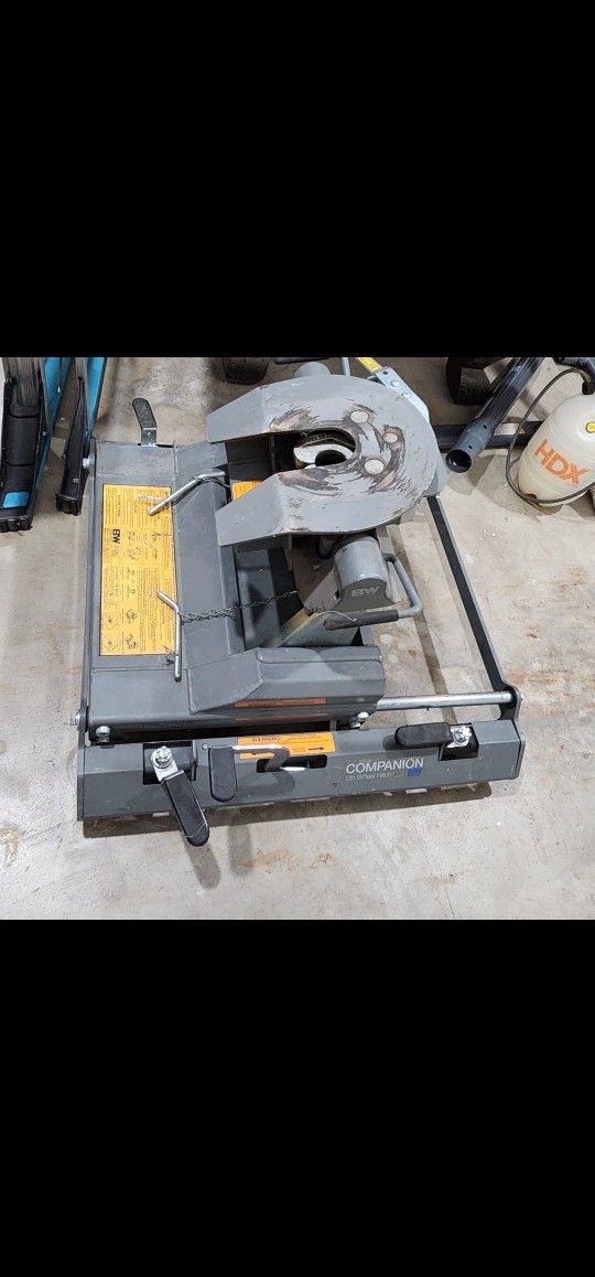 B&W Companion Fifth Wheel Hitch
