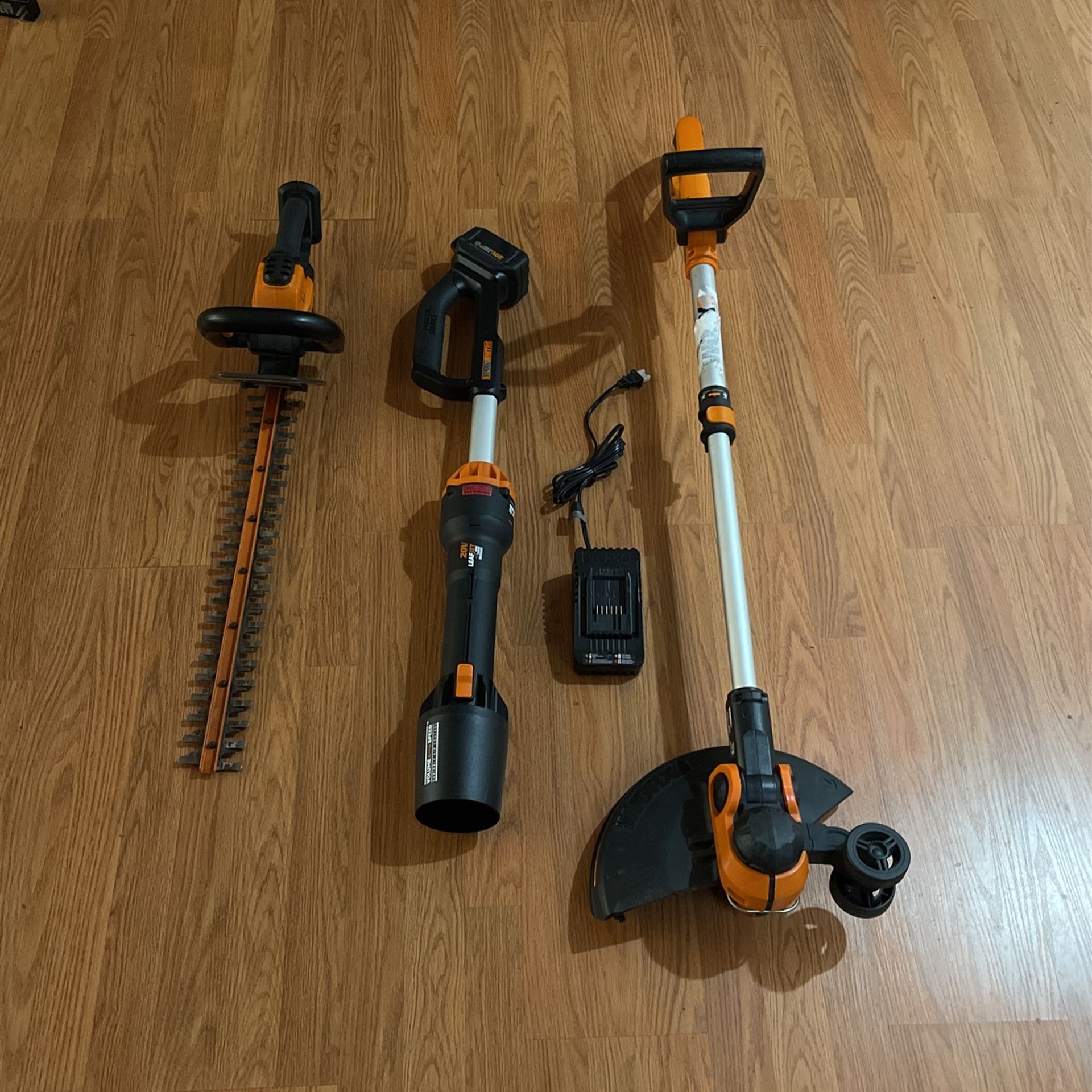 WORX 20V Cordless Grass Trimmer & Edger And Bush Trimmer And Leaf Blower