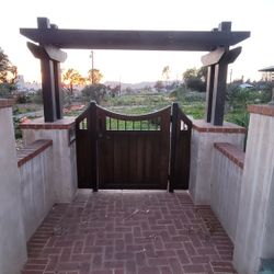 Grand Manor Entrance - Motorized Gate LiftMaster Elite Ramset 