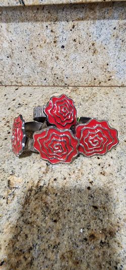 Red Rose Napkin Rings Set of 4 Silver