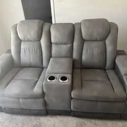 Premium Power Reclining Loveseat – Dual USB, Cup Holders, Like New