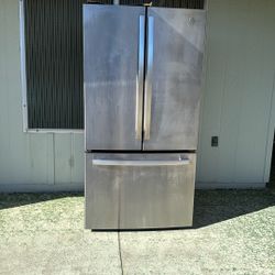 Refrigerator GE Energy Star 27.0 Cubic Foot French Door 