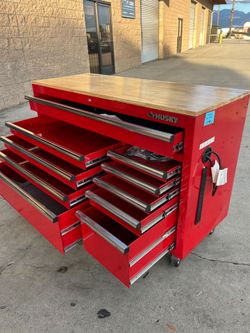 HUSKY 52"IN WORKBENCH CABINET 10-DRAWER NEW HAS DENT THE DRAWERS OPEN AND CLOSE PERFECTLY