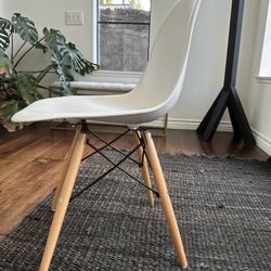 Modern desk chair