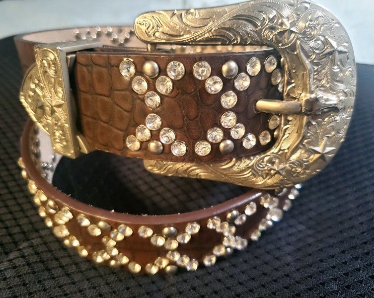 Womens Western Leather Belt w/bling made by Rods size Med. New never worn