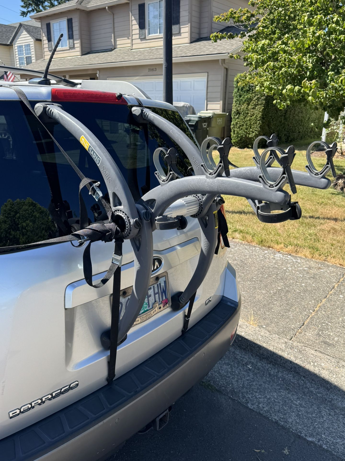 Saris Bones Trunk Mount Bike Rack - Holds 3 Bikes - Great Condition!