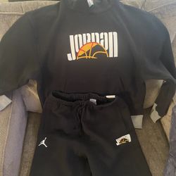 Jordan jump Suit. Hoddie Size XL And sweat Pants Size L