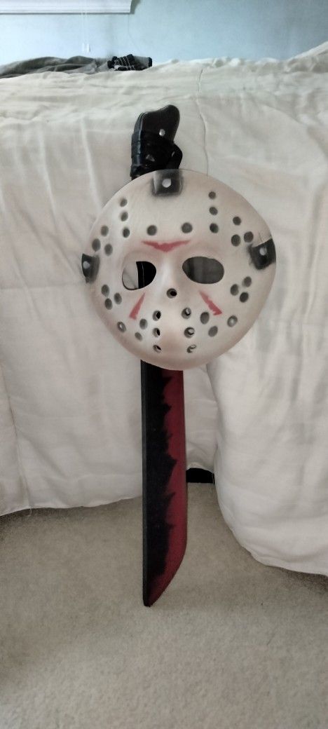 Friday The 13th Mask And Matchete 