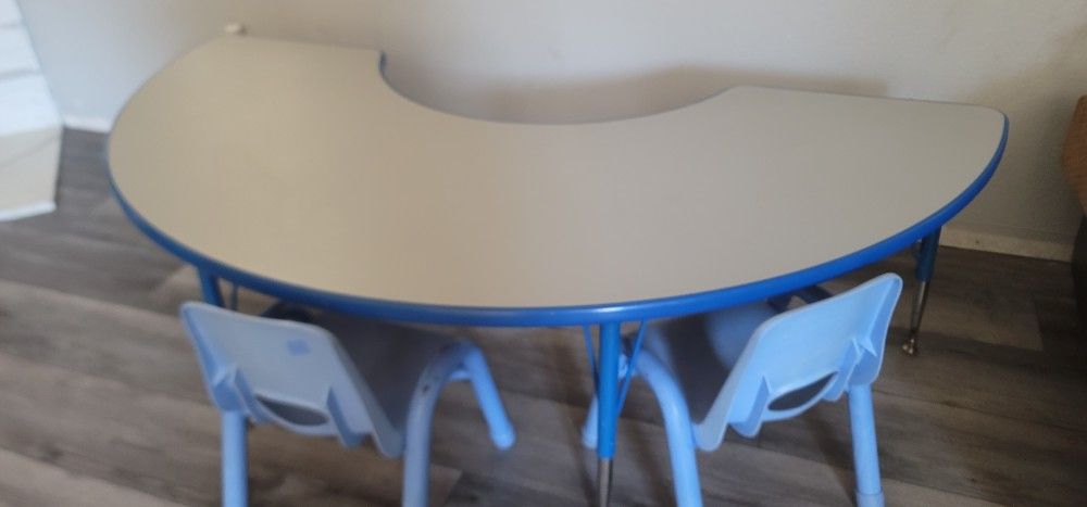 Lakeshore Table and 2 Chairs