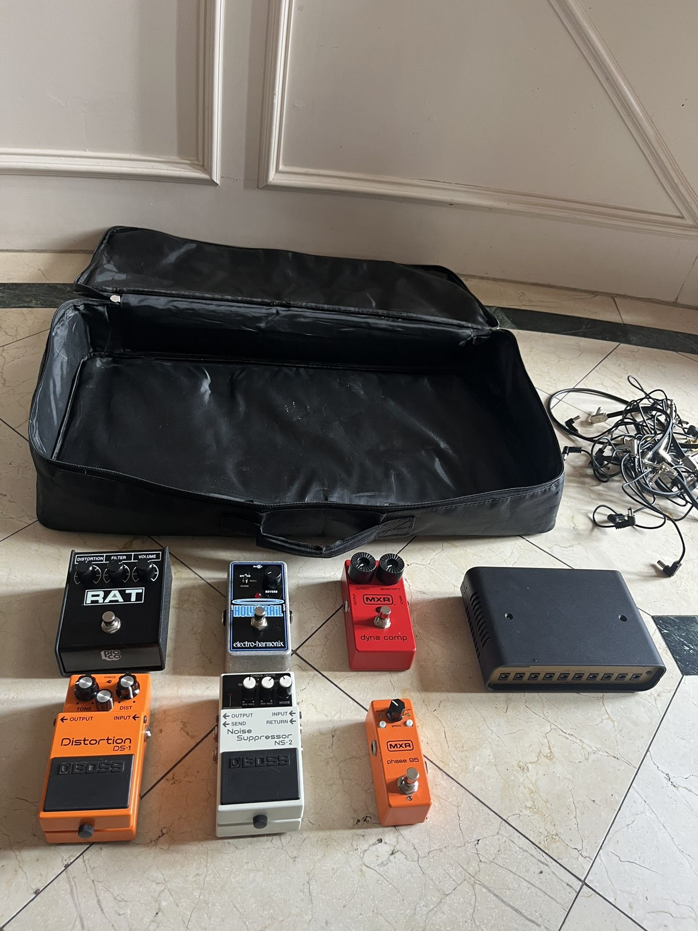 GUITAR PEDALS + PEDALBOARD for Sale in Houston, TX OfferUp