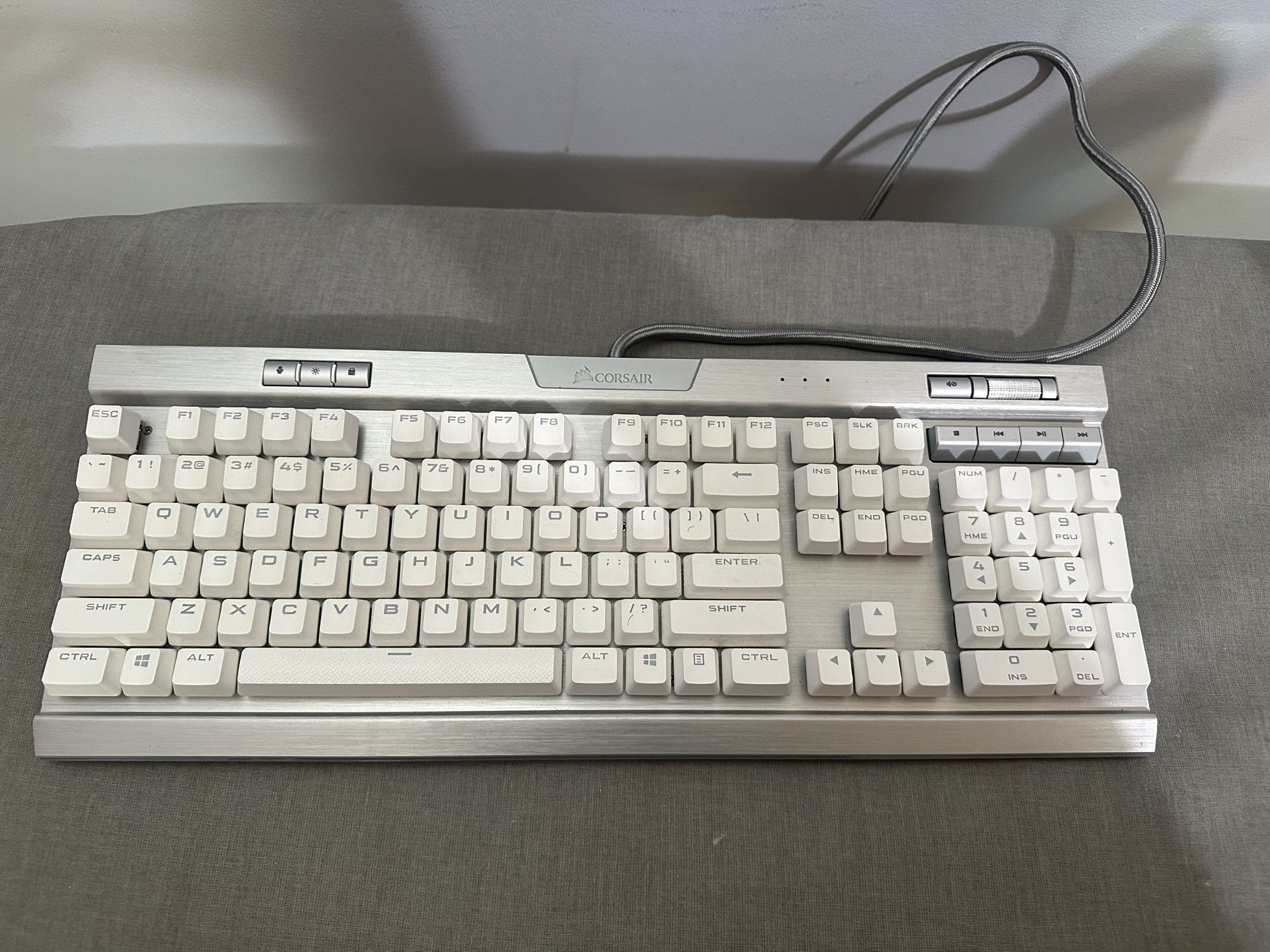 Gaming Corsair K70 Mechanical Keyboard 