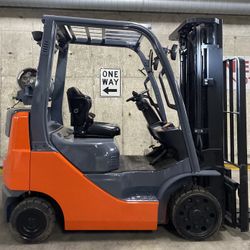 TOYOTA M8 forklift,4500 lb, 3 stage, side shift 