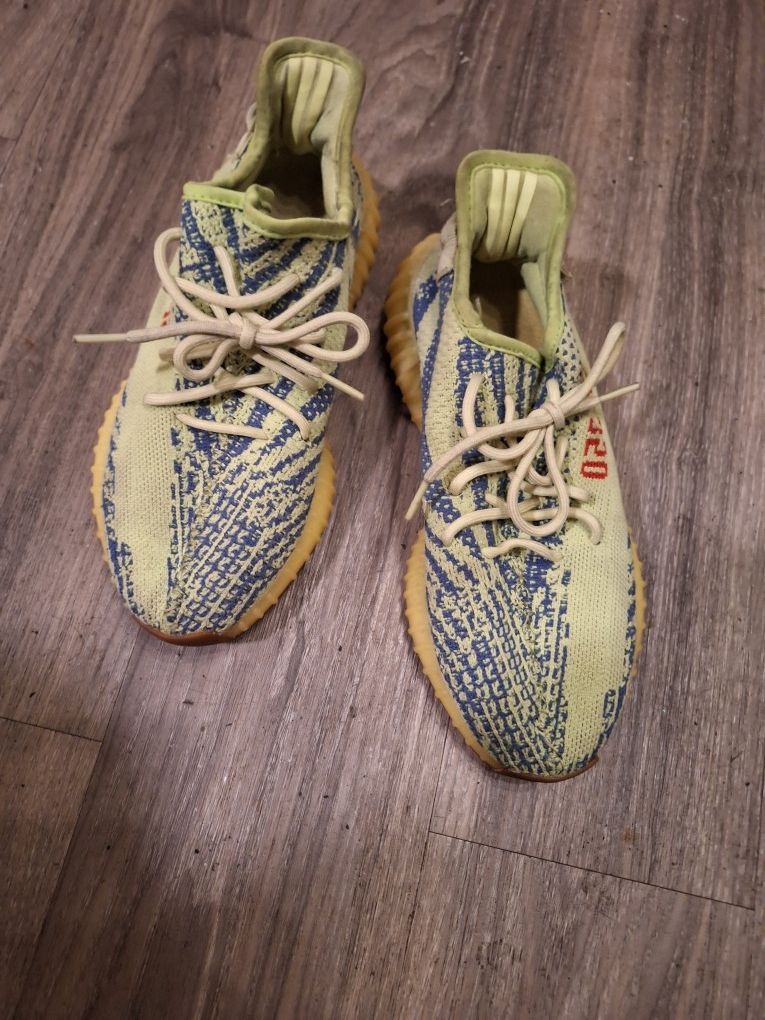 Size  7 1/2- Adidas  Yeezy Boost 350 V2 