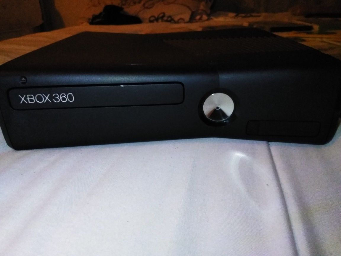 Xbox 360 500GB with 16 games and 2 controllers