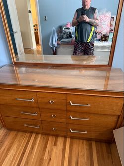 Dresser set