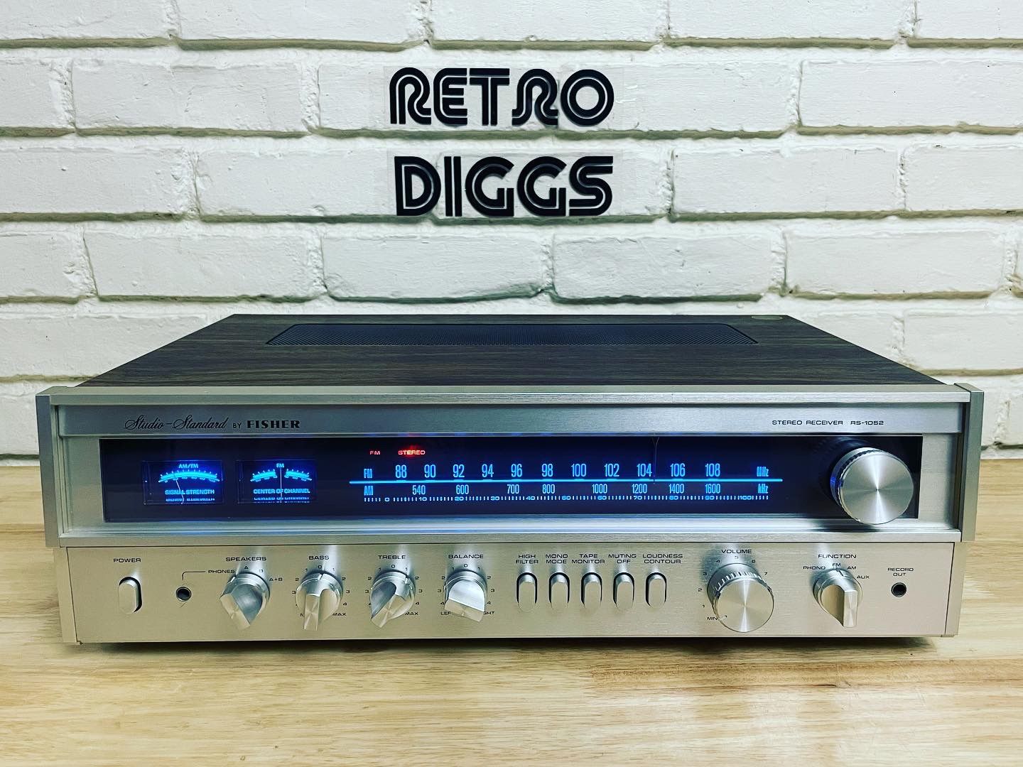 Vintage Fisher RS-1052 Stereo Receiver (serviced)