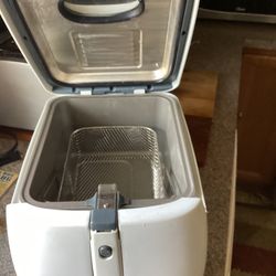 Farberware large capacity, deep fryer in like new condition