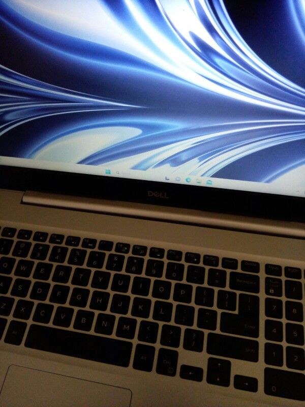 Dell Laptop i7 Windows 11 1tb Hd 8gb Ram. Touch Screen Charger Included 