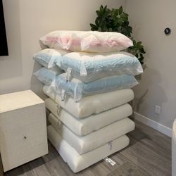 BRAND NEW MEMORY FOAM COUCH! Whole Couch Besides Cushion Covers And Some Framing Parts. Read Details ! 