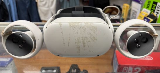 Meta Quest 2 128GB VR Headset w/ 2 Controllers & Carrying Case - Used