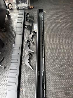 2009-2024 Ram/Classic Crew Cab 6" Black Running Boards - Open Box | Final Sale