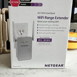 NETGEAR WiFi Range Extender (2 Units) In Original Boxes