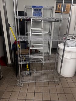Commercial wire storage rack
