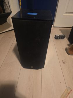 Yamaha Black Tower Speaker