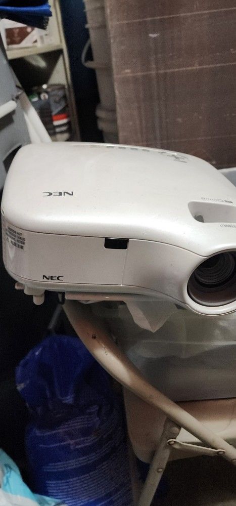 NEC Projector 380