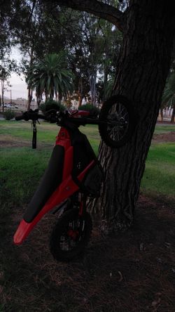 Red em5 dirtbike electric