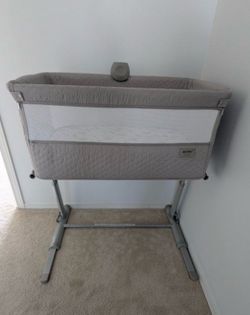 Baby Bassinet – Excellent Condition $10