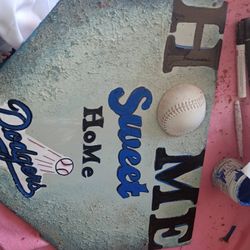 Dodger Signs