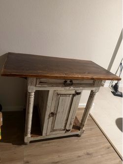 Selling this beautiful rustic farmhouse accent cabinet because we recently moved and no longer have a place for it. It’s in great condition and has a 