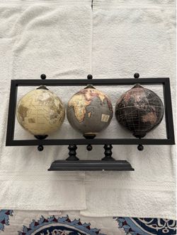 Three-globe rotating - table decoration