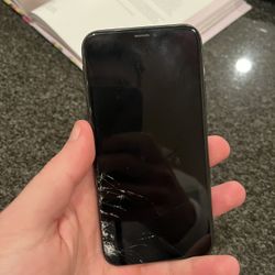 iPhone X 128gb - cracked screen (cosmetic)