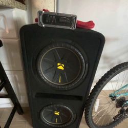 AMP: Kicker 46CXA8001 Class D Mono 1600W Peak  Subwoofers: Kicker CompC Dual 12’