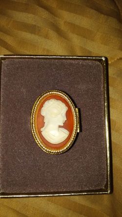 Vintage avon cameo ring