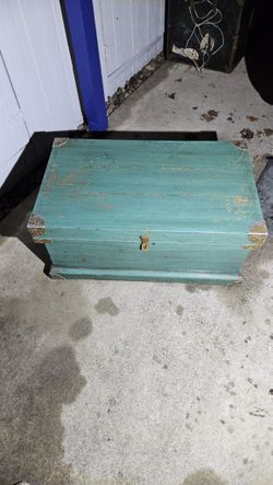 Vintage Steamer Trunk (Green)