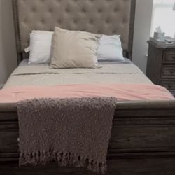 Queen Bedroom Set 