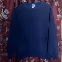Russel Athletic navy longsleeve with 2 front pockets