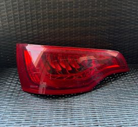 2010 2011 2012 2013 2014 2015 Audi Q7 Left Driver Side Tail Light OEM 4L0945093G