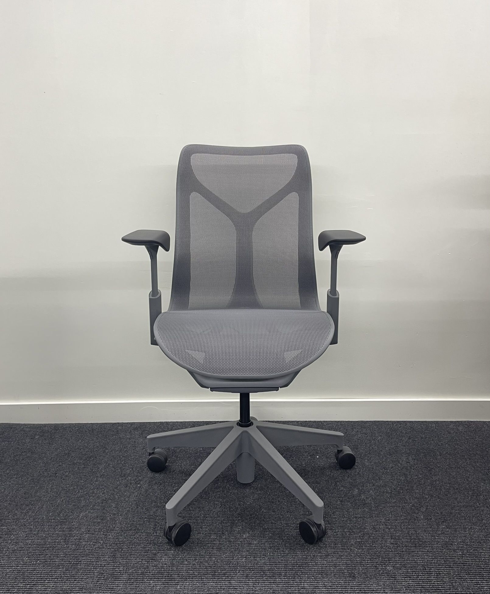 🔥Like New Condition Herman Miller Cosm Chair, Mid Back With Adjustable Arms!🔥