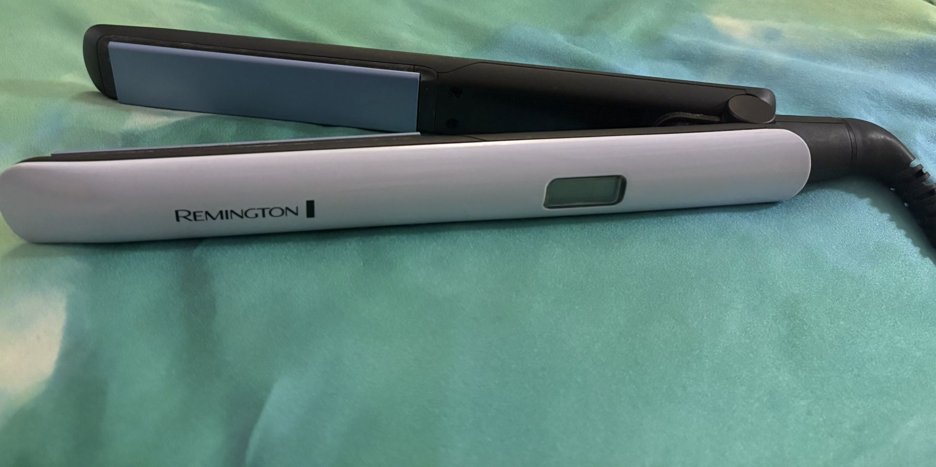 Remington Anti-Frizz Therapy Technology Professional 1" Ceramic Flat Iron Hair Straightener, White