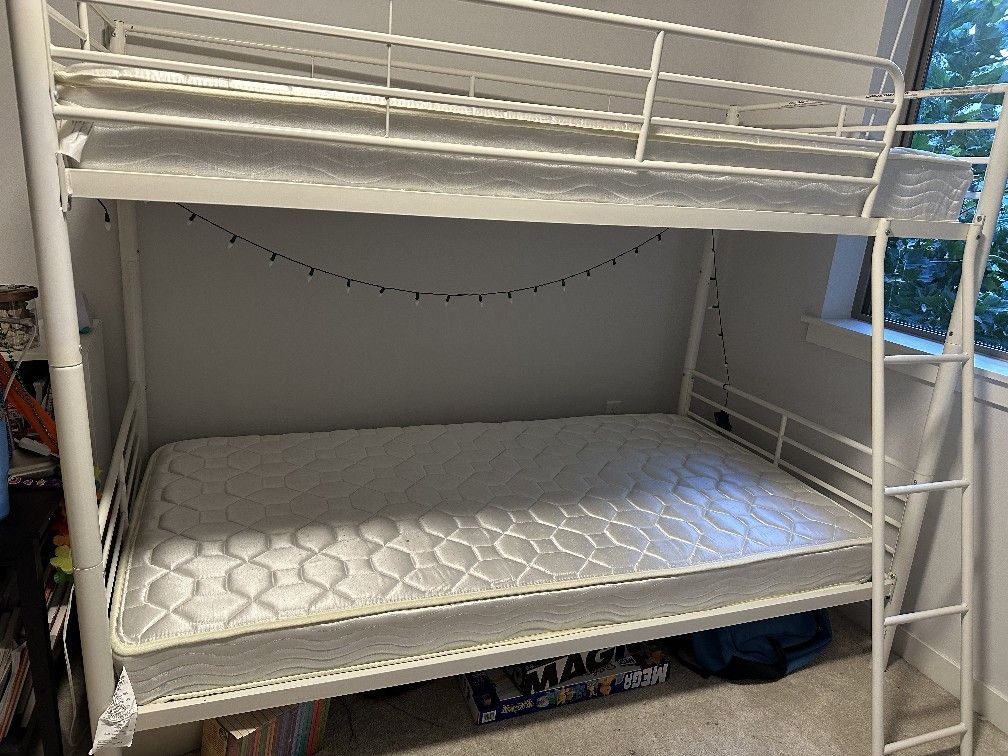 Twin Bunk Beds With mattrress